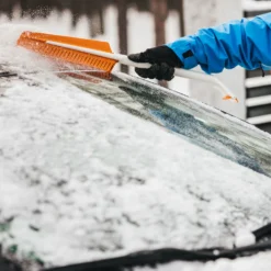 Fiskars SnowXpert Eiskratzer & Schneebürste -Angebote Gruen Trieb Store 0910200568 SnowXpert Eiskratzer und Schneebuerste 1 104016