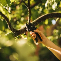 Fiskars Gartenschere 'Amboss' -Angebote Gruen Trieb Store 0920300457 FISKARS Gartenschere Amboss PowerStep 2 106737